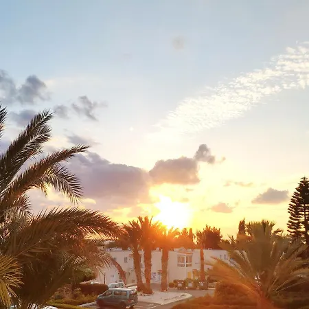 Sweet Coral Bay Sea View 3 Stocks Paphos Apartment
