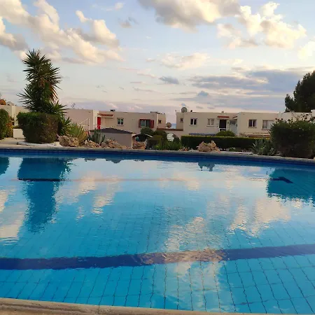 Sweet Coral Bay Sea View 3 Stocks Paphos Apartment