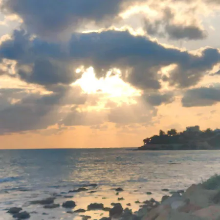 Sweet Coral Bay Sea View 3 Stocks Paphos Apartment *