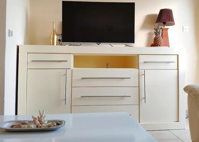 Sweet Coral Bay Sea View 3 Stocks Paphos Apartament